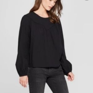 Universal Thread peasant top